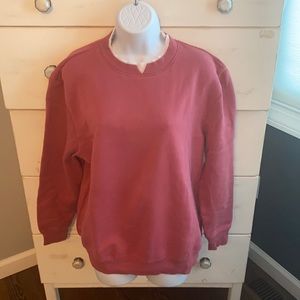 Soft scoop neck mauve sweatshirt. EUC